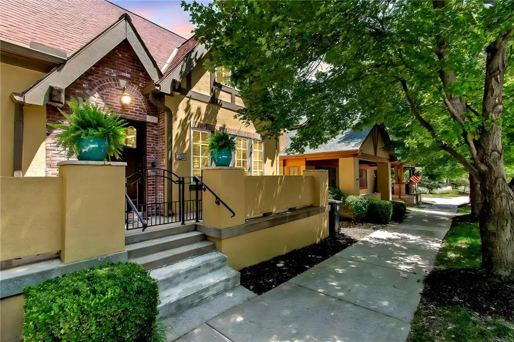 9008 NE 80th ST, Kansas City, MO 64158