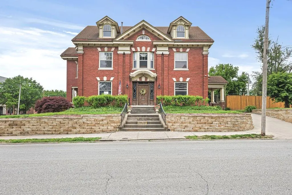 2028 Clay ST, St Joseph, MO 64501
