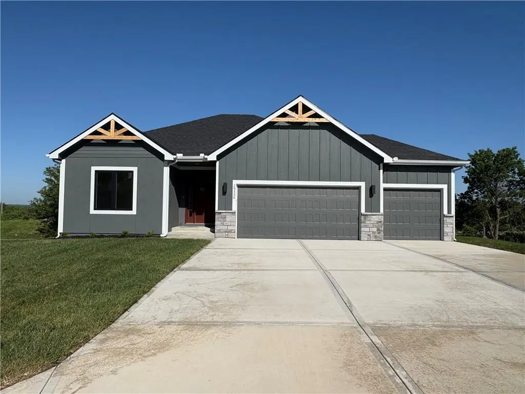 29336 Palmer DR, Paola, KS 66071