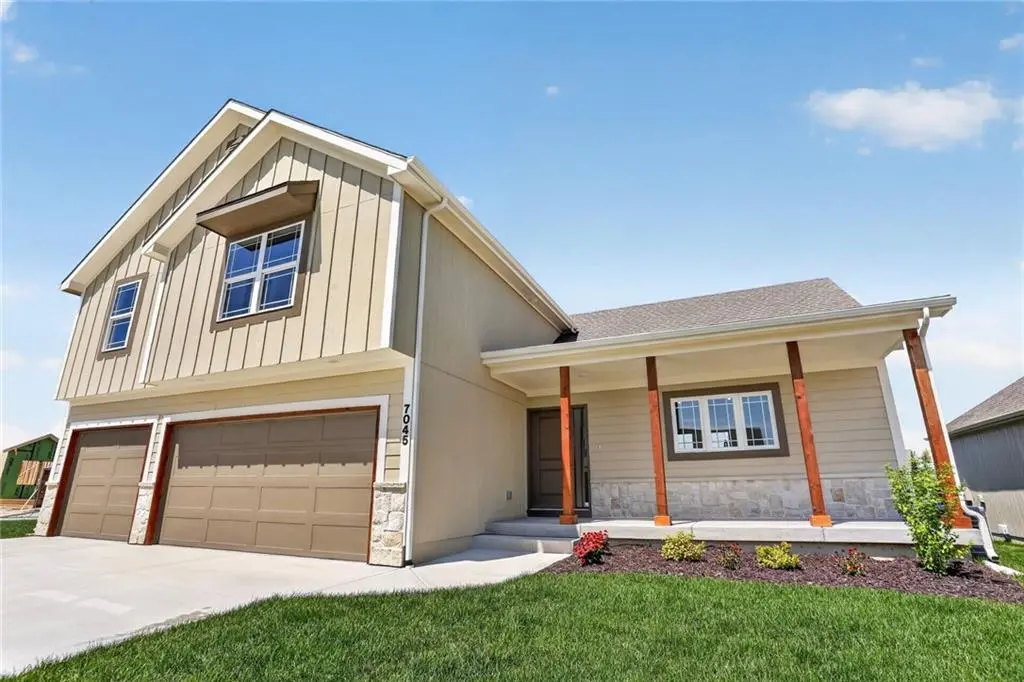 7045 NW Yulich CT, Parkville, MO 64152