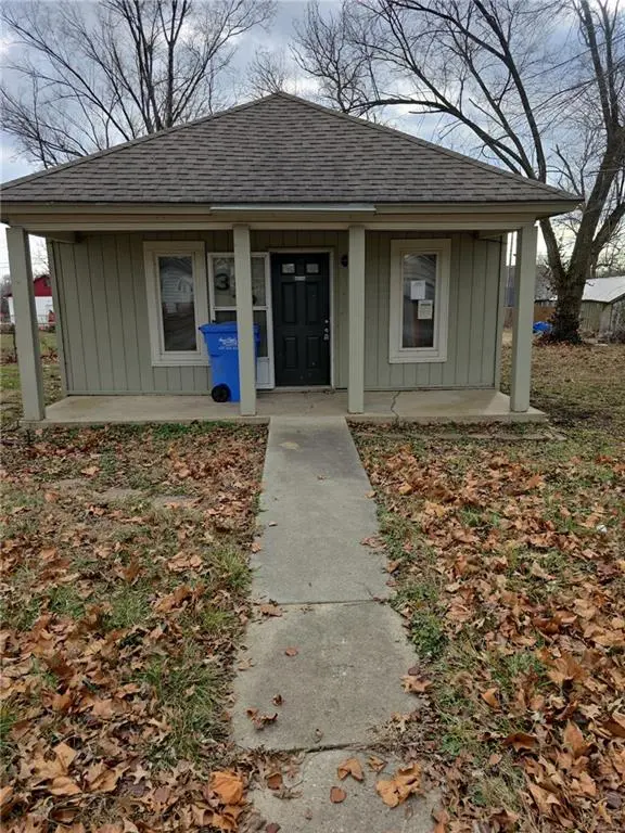 316 E 5th ST, Tonganoxie, KS 66086