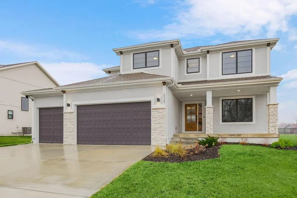 2327 Fishing LN, Kearney, MO 64060
