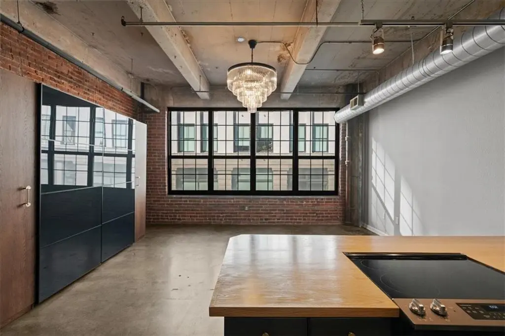 715 May ST #327, Kansas City, MO 64105