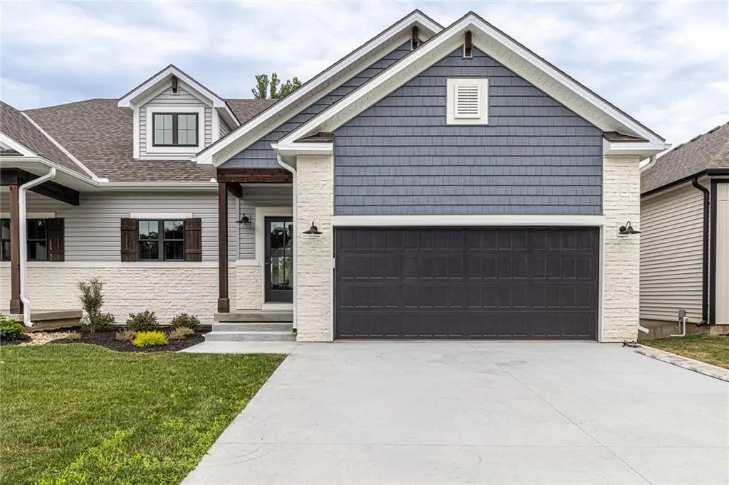3109 Carlisle CT, St Joseph, MO 64506