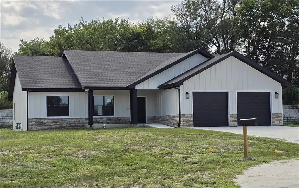 1007 George CT, Effingham, KS 66023