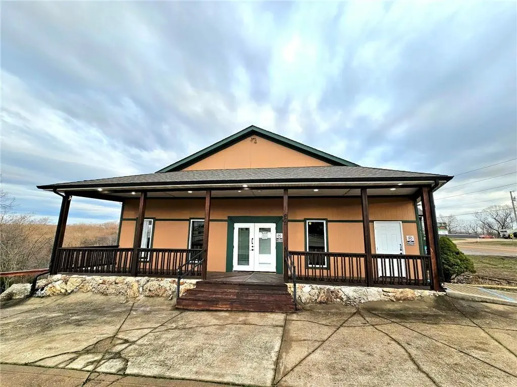 473 W HWY, Eldon, MO 64026