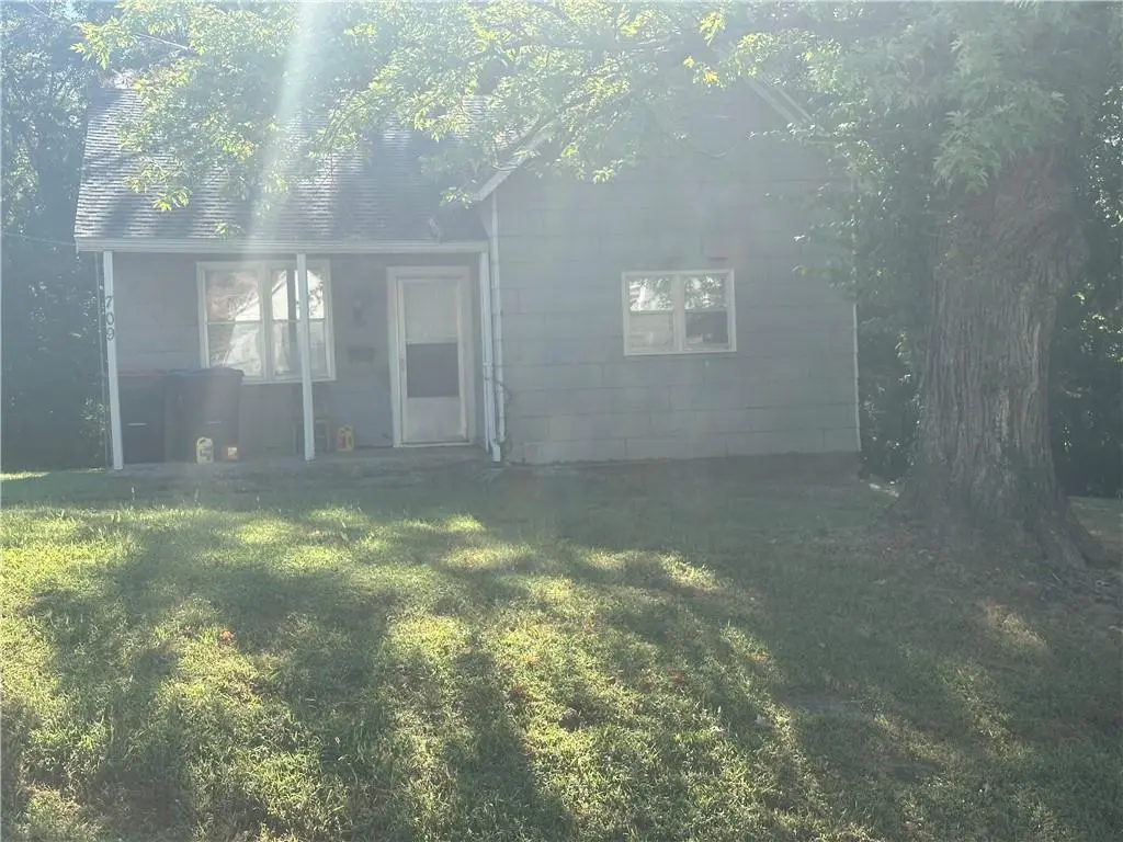 709 N Washington ST, Warrensburg, MO 64093