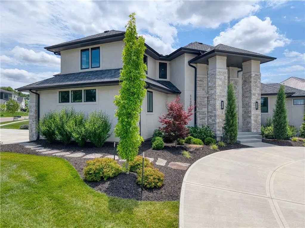 11201 W 169th ST, Overland Park, KS 66221