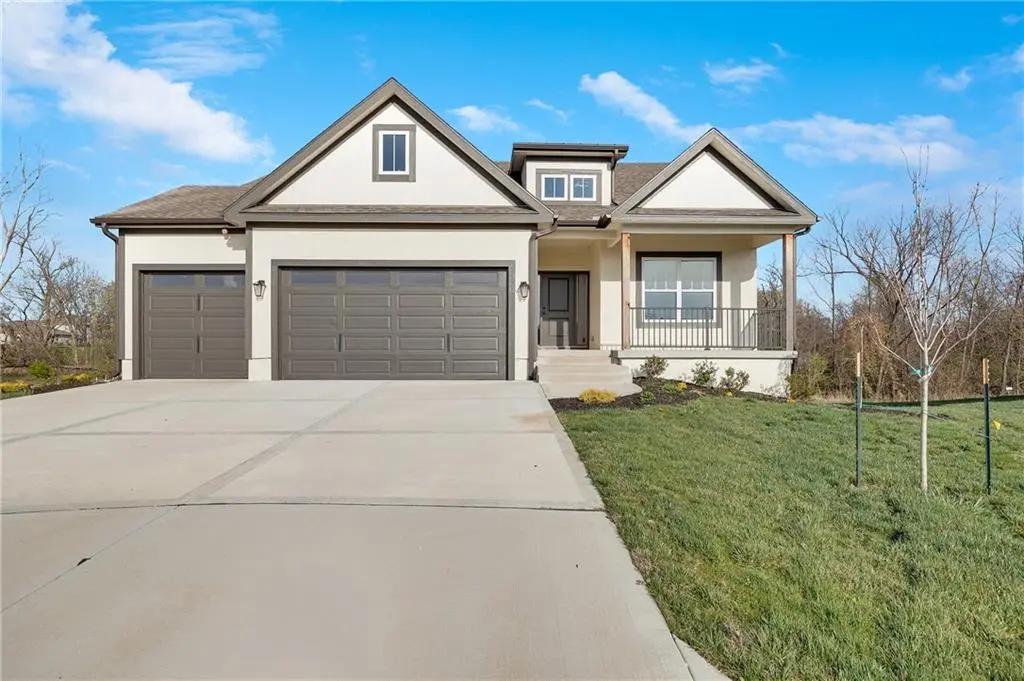 300 SW Hawthorne CT, Blue Springs, MO 64014