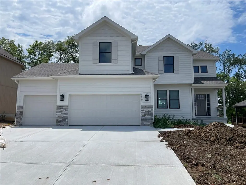 1961 Longview DR, Liberty, MO 64068