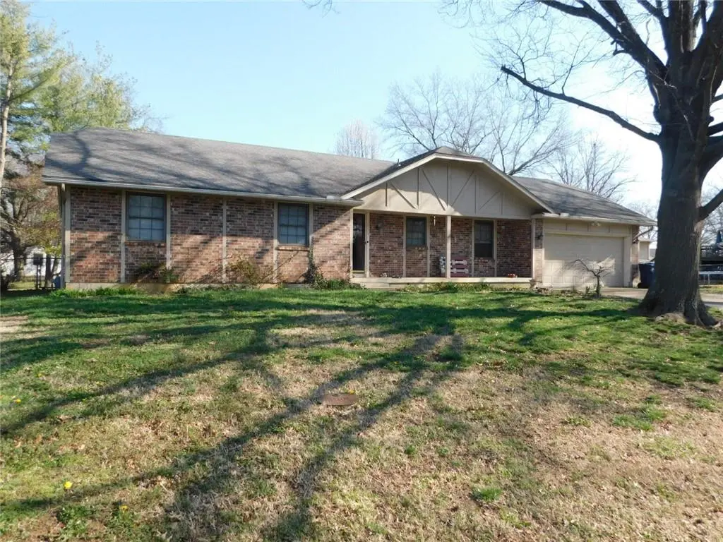 1805 Cambridge LN, Pittsburg, KS 66762