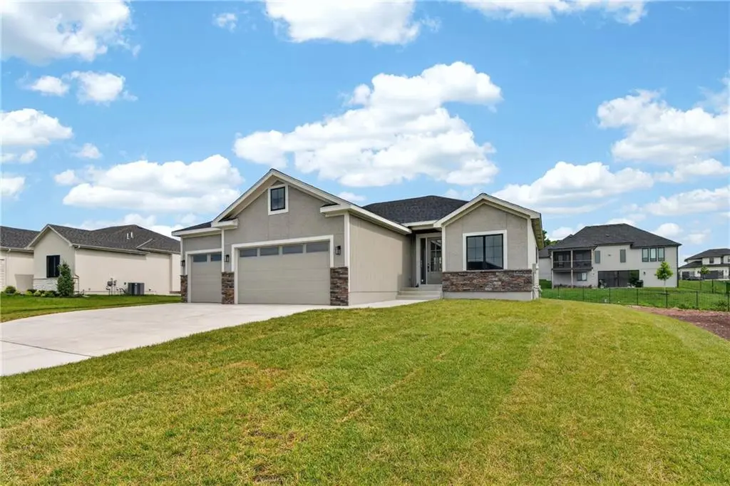 2605 NE Crestview ST, Grain Valley, MO 64029