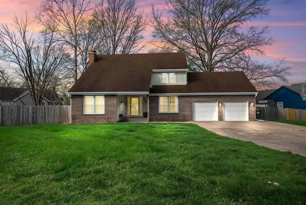 709 NW 41st ST, Blue Springs, MO 64015