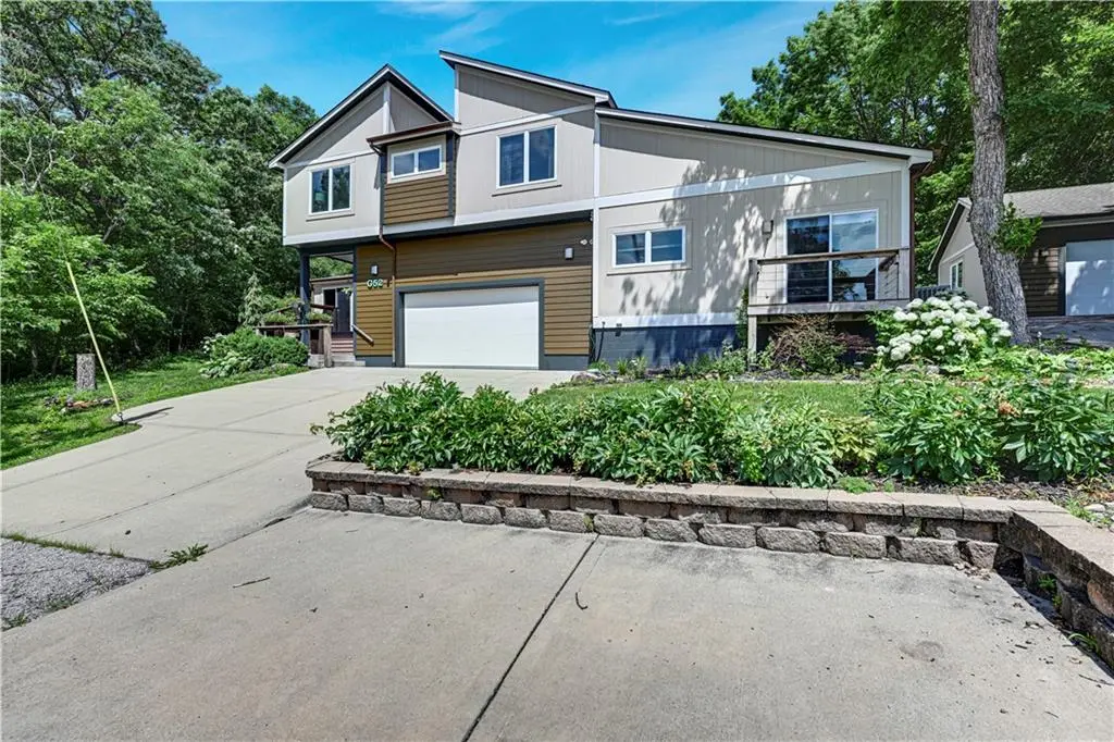 52 G ST, Lake Lotawana, MO 64086