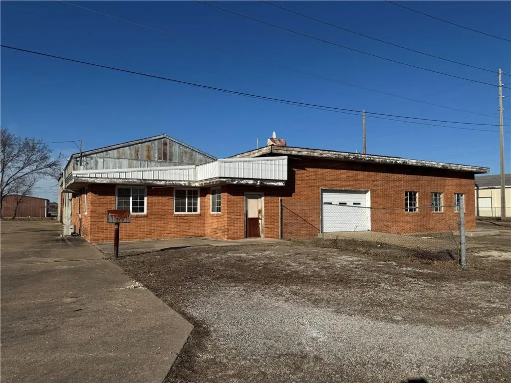 1708 W 5TH ST, Coffeyville, KS 67337