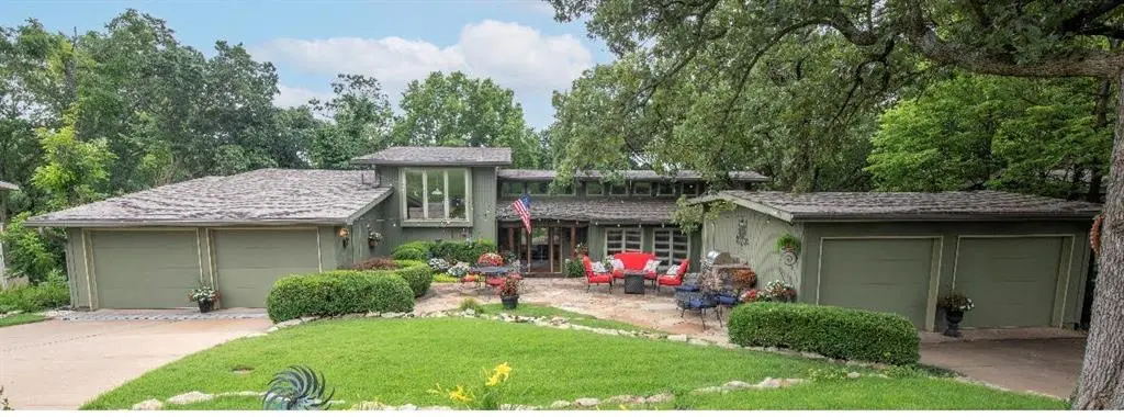 254 Arapahoe CIR #E, Lake Quivira, KS 66217