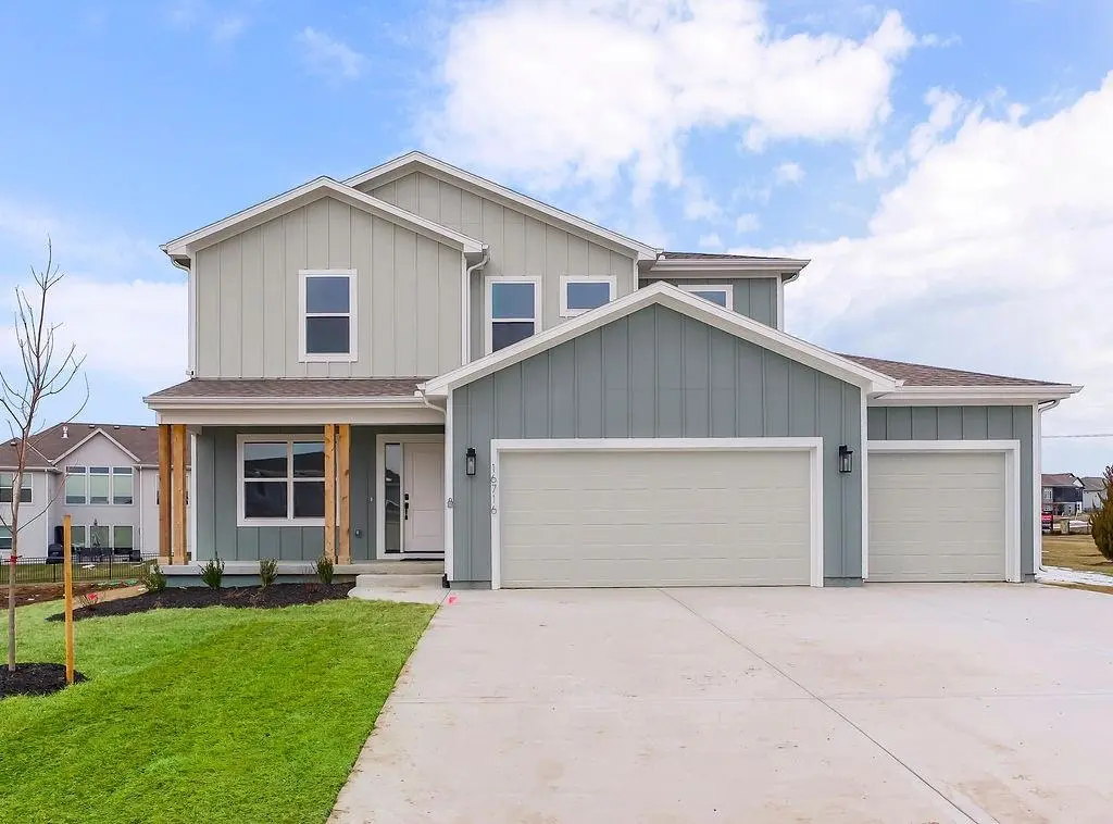 16495 S Elmridge ST, Olathe, KS 66062