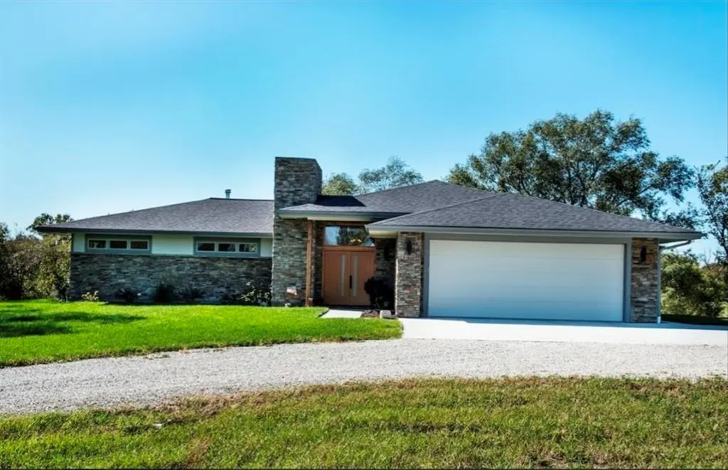 11 E 1100 RD, Baldwin City, KS 66066