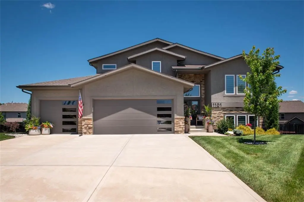 1101 SW Brookside CT, Lee's Summit, MO 64064