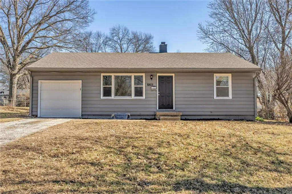 8803 Richards DR, Raytown, MO 64133
