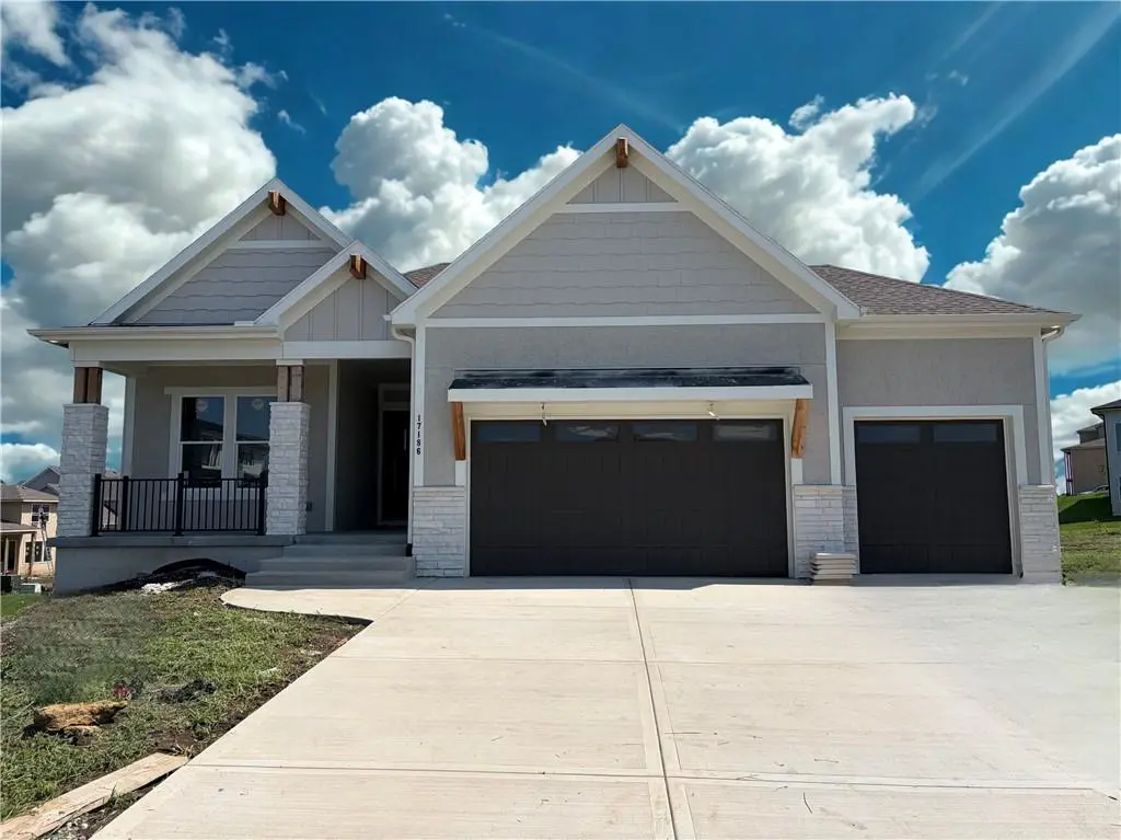 17186 S Laurelwood ST, Olathe, KS 66062