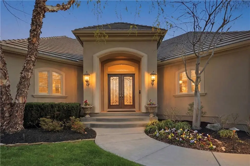5275 W 150th TER, Leawood, KS 66224