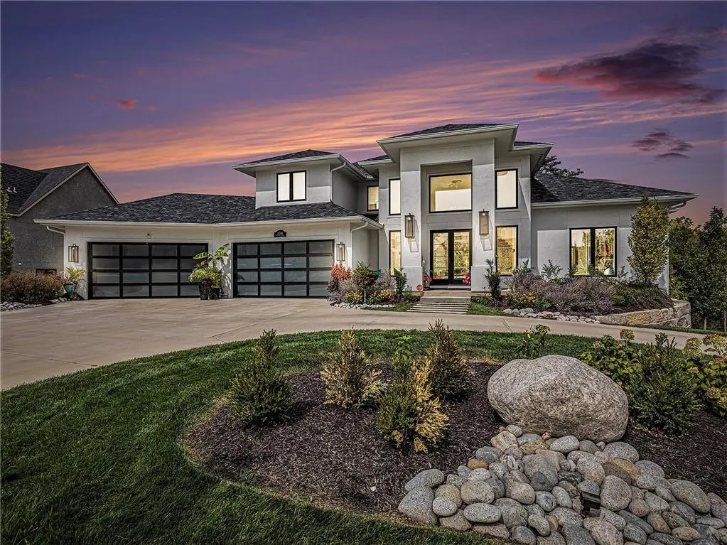 21384 W 93 CT, Lenexa, KS 66220