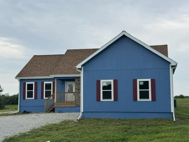 1881 Lake Viking TER, Gallatin, MO 64640