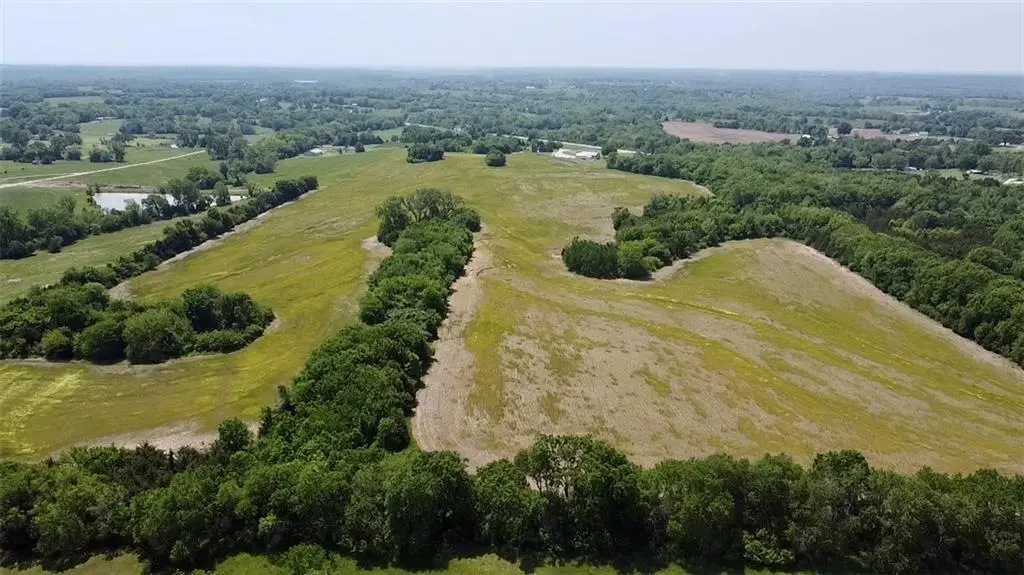 00000 Donahoo RD, Mclouth, KS 66054