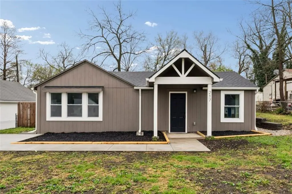 217 W 83rd TER, Kansas City, MO 64114