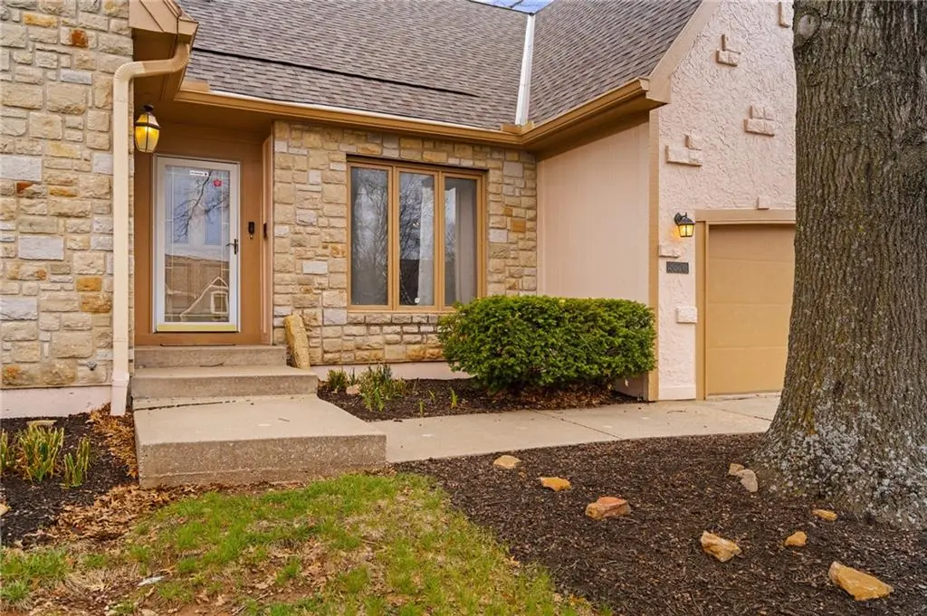 5826 Oakview ST, Shawnee, KS 66216