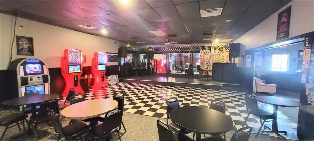 118 E Jackson ST, Iola, KS 66749