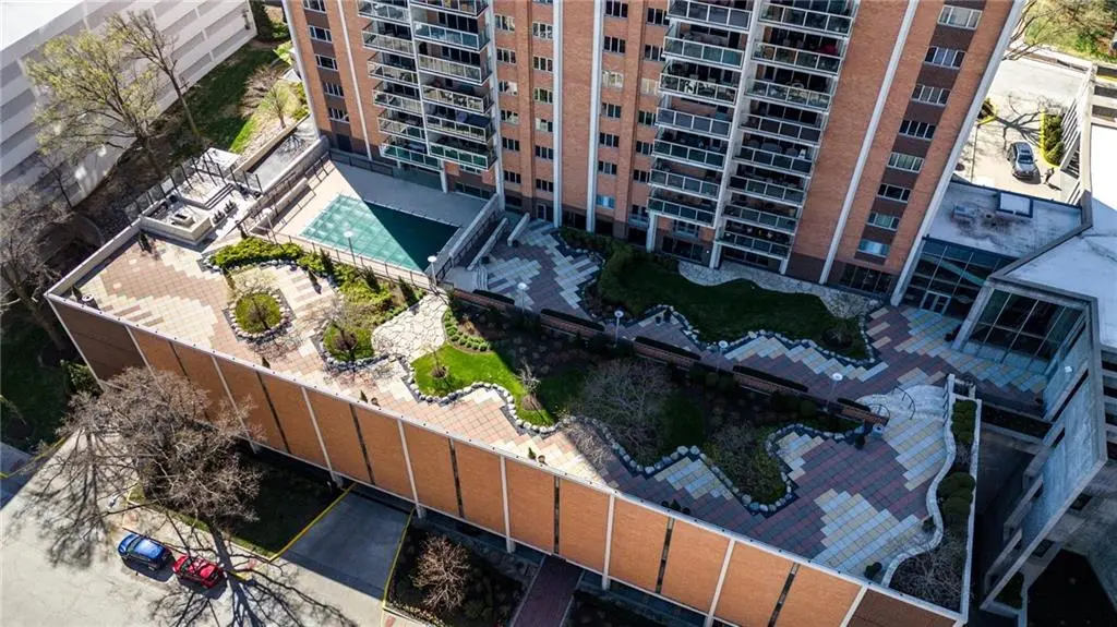 121 W 48th ST #202, Kansas City, MO 64112