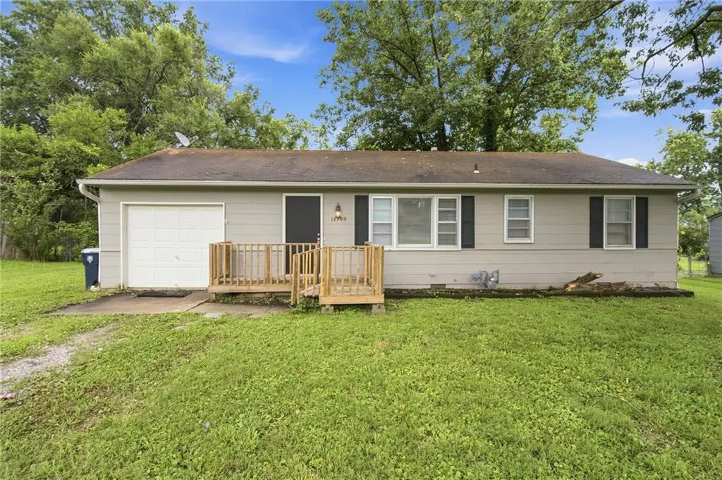 11709 Lawndale AVE, Kansas City, MO 64137