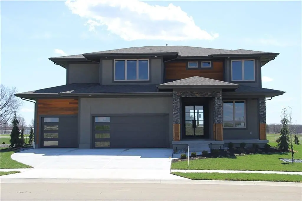 17483 W 169th TER, Olathe, KS 66062