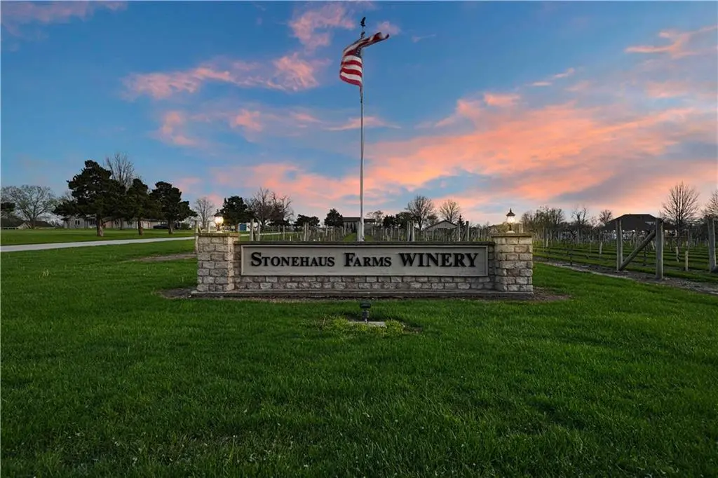 24607 NE Colbern RD, Lee's Summit, MO 64086