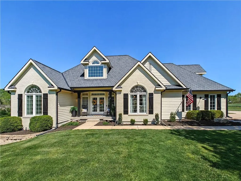 31600 W 115TH ST, Olathe, KS 66061