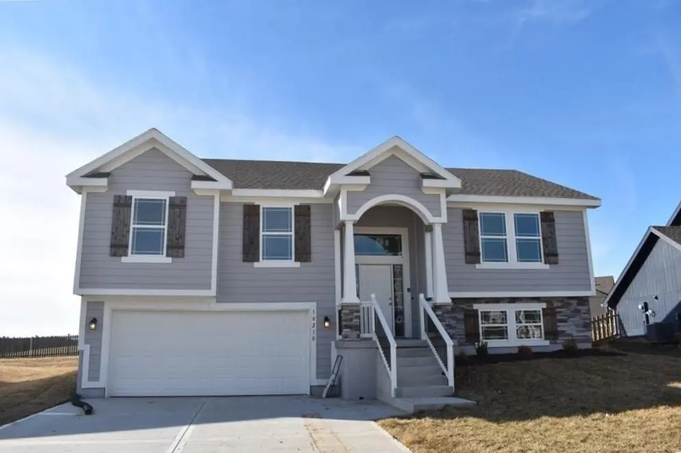 6015 NE 118th TER, Kansas City, MO 64156