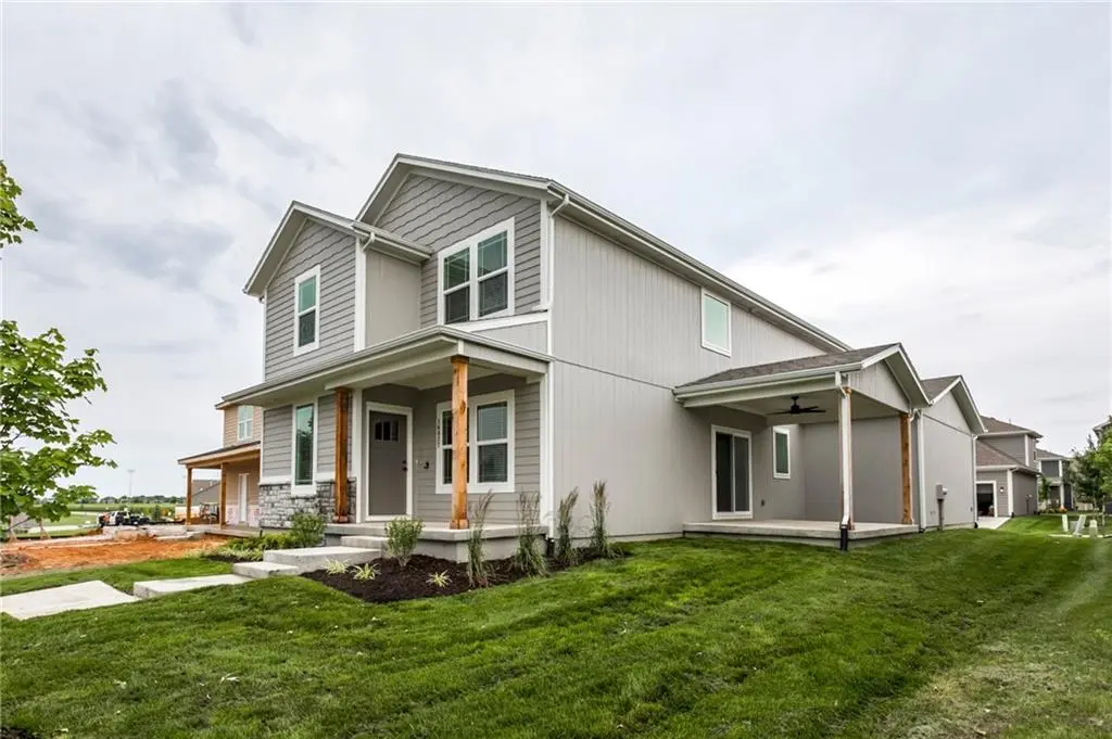 16827 W 164th TER, Olathe, KS 66062