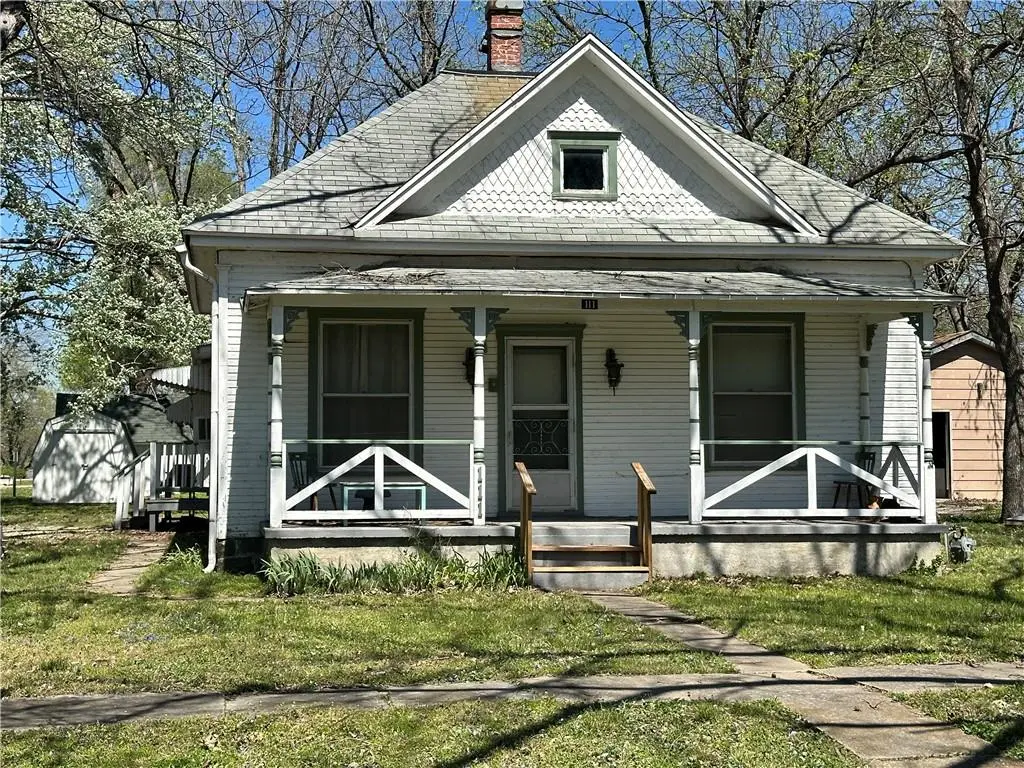 111 W 7th ST, Pleasanton, KS 66075
