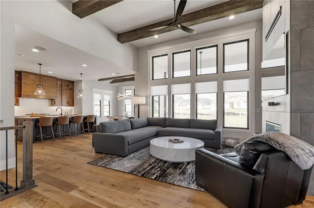 12402 W 170th TER, Overland Park, KS 66221