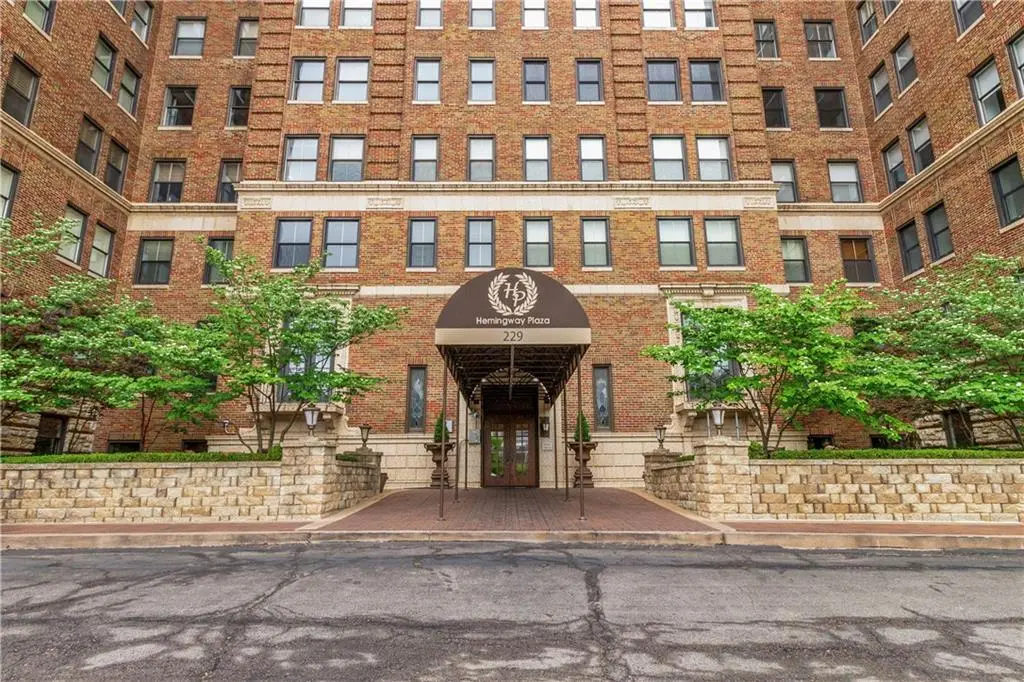 229 Ward Pkwy #103B, Kansas City, MO 64112