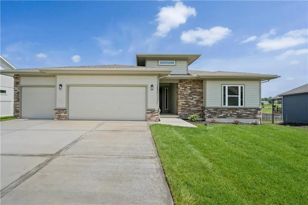 1835 Woodward CIR, Raymore, MO 64083