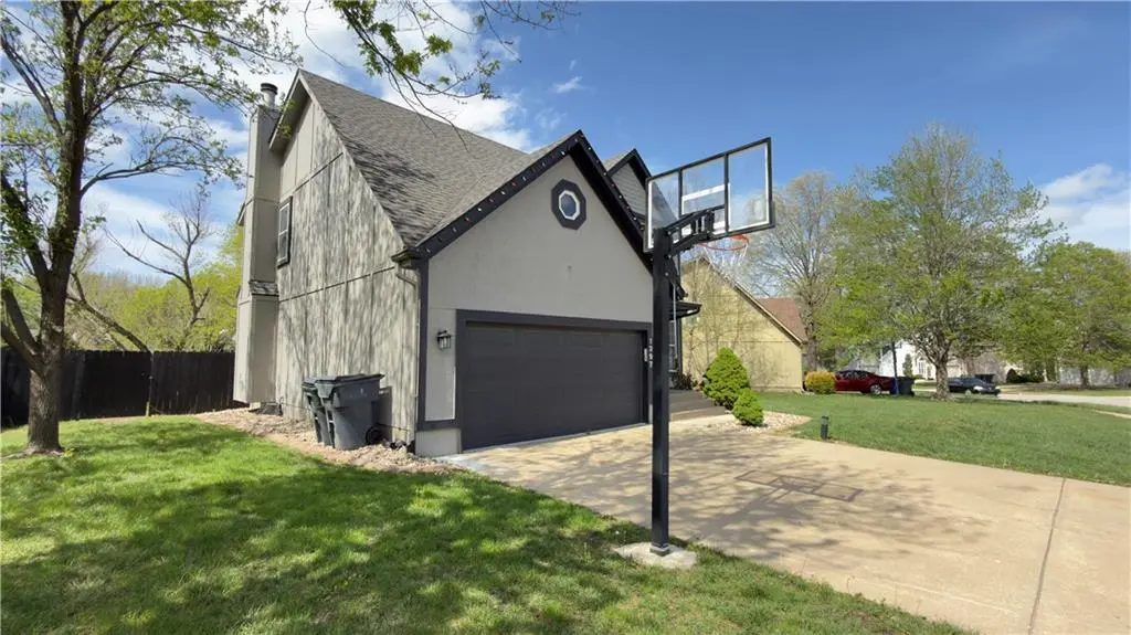 1397 S Brentwood DR, Olathe, KS 66062