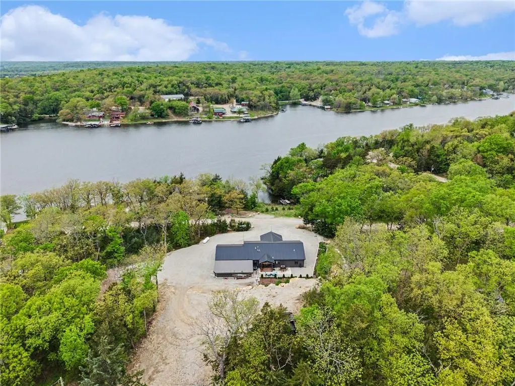 16 S Lakeview RD, Mapleton, KS 66754