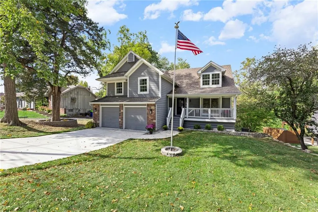 8906 Millstone DR, Lenexa, KS 66220