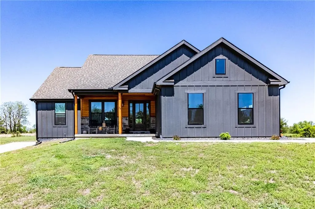 53 SW 150th RD, Warrensburg, MO 64093