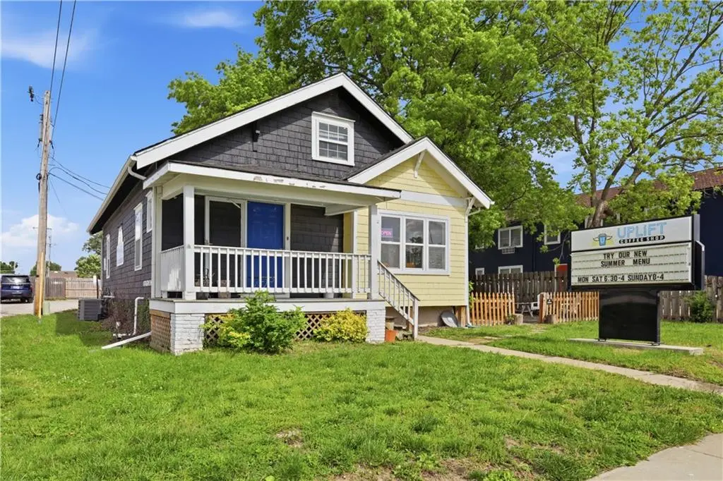 112 6th ST, Baldwin City, KS 66006