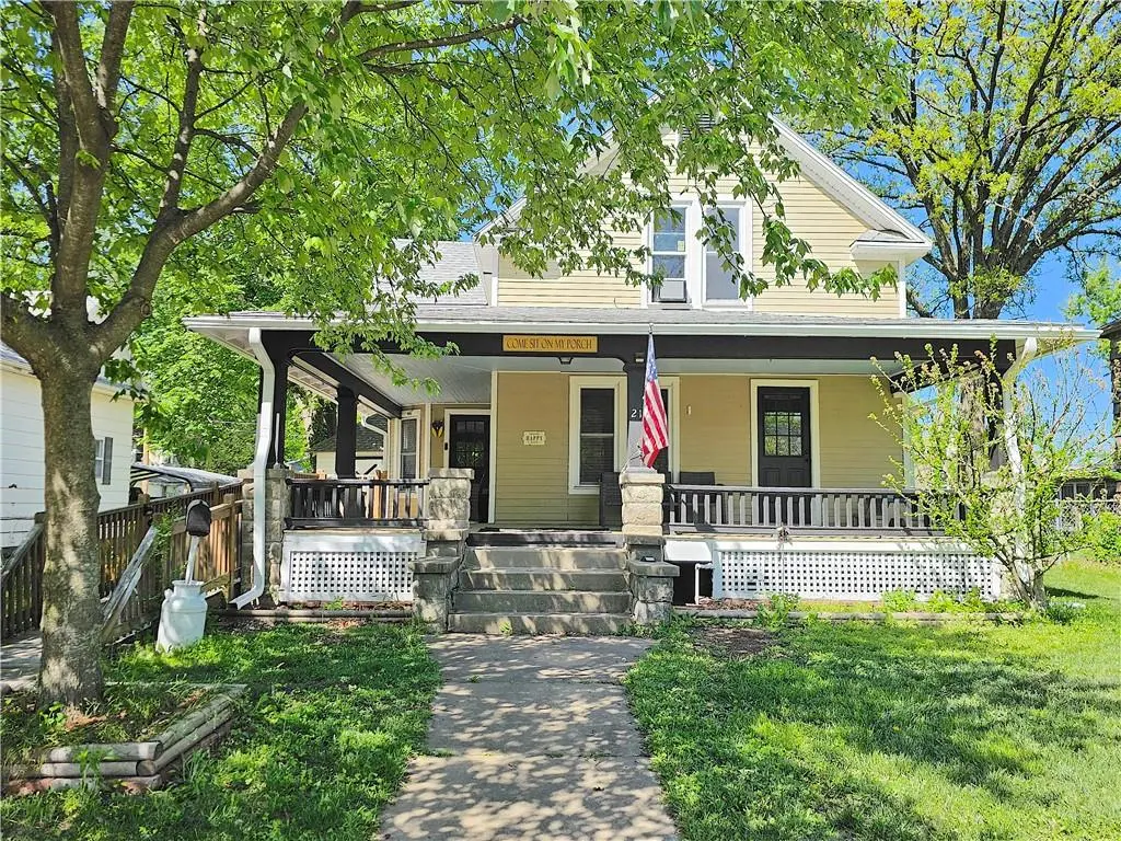 214 S Cottonwood ST, Iola, KS 66749