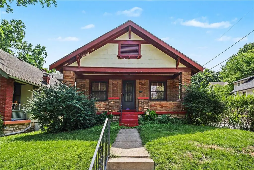 4100 Roanoke RD, Kansas City, MO 64111